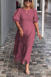 "Natalia | Zeitloses Eleganzkleid" could be rewritten as "Natalia | Klassisches Eleganzkleid". in Dunkelrosa