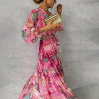 Susanne | Plissiertes Maxikleid mit Gürtel in Rosenrot