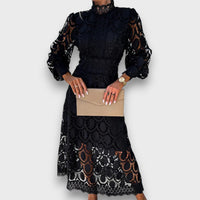 Charlotte – Romantisches Midikleid mit betonter Taille in Schwarz