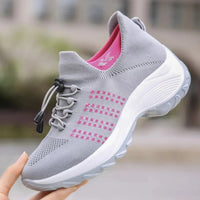 Yula – gestrickte Kissenschuhe definieren Schuhluxus neu in Graue Rose